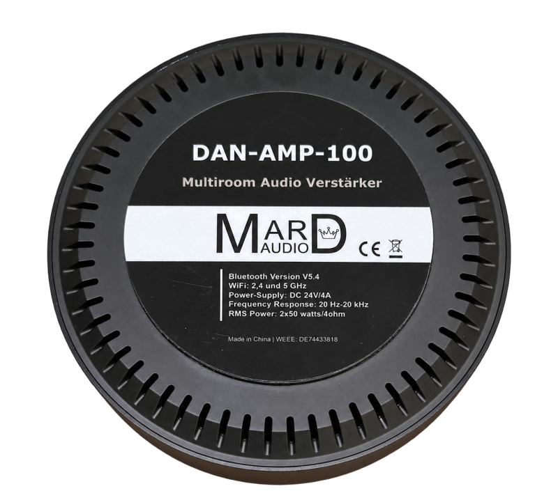 Typenschild des DAN-AMP-100 mit 2 × 50 W RMS an 4 Ohm und 24 V DC